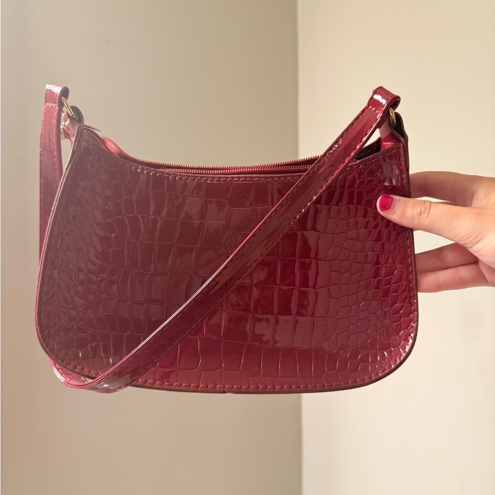 Elegant Burgundy Croc-Embossed Shoulder Bag